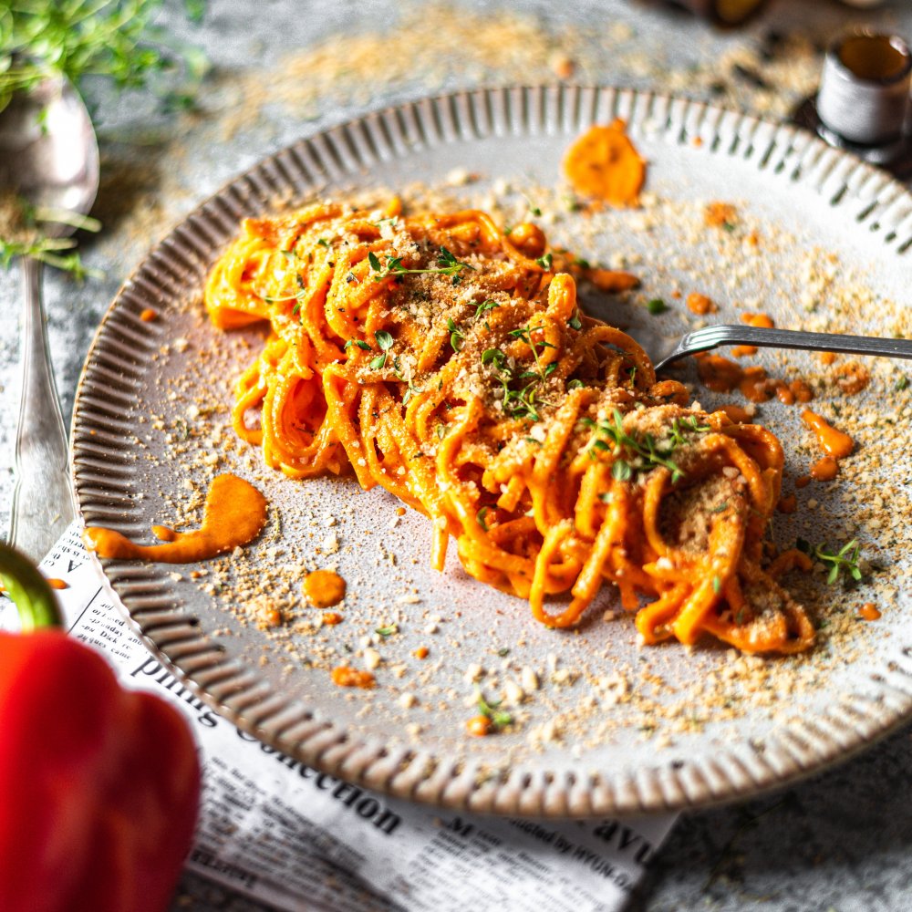 Špagety s omáčkou z pečených paprik s černým Kampotským pepřem