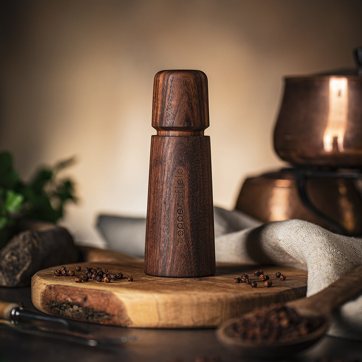 Brown Scandinavian pepper mill (17cm)